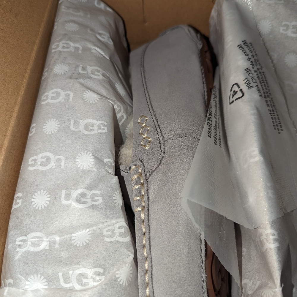 UGG Ansley Light Grey Women's Suede Indoor/Outdoor Moccasin Slippers Size. 6.0